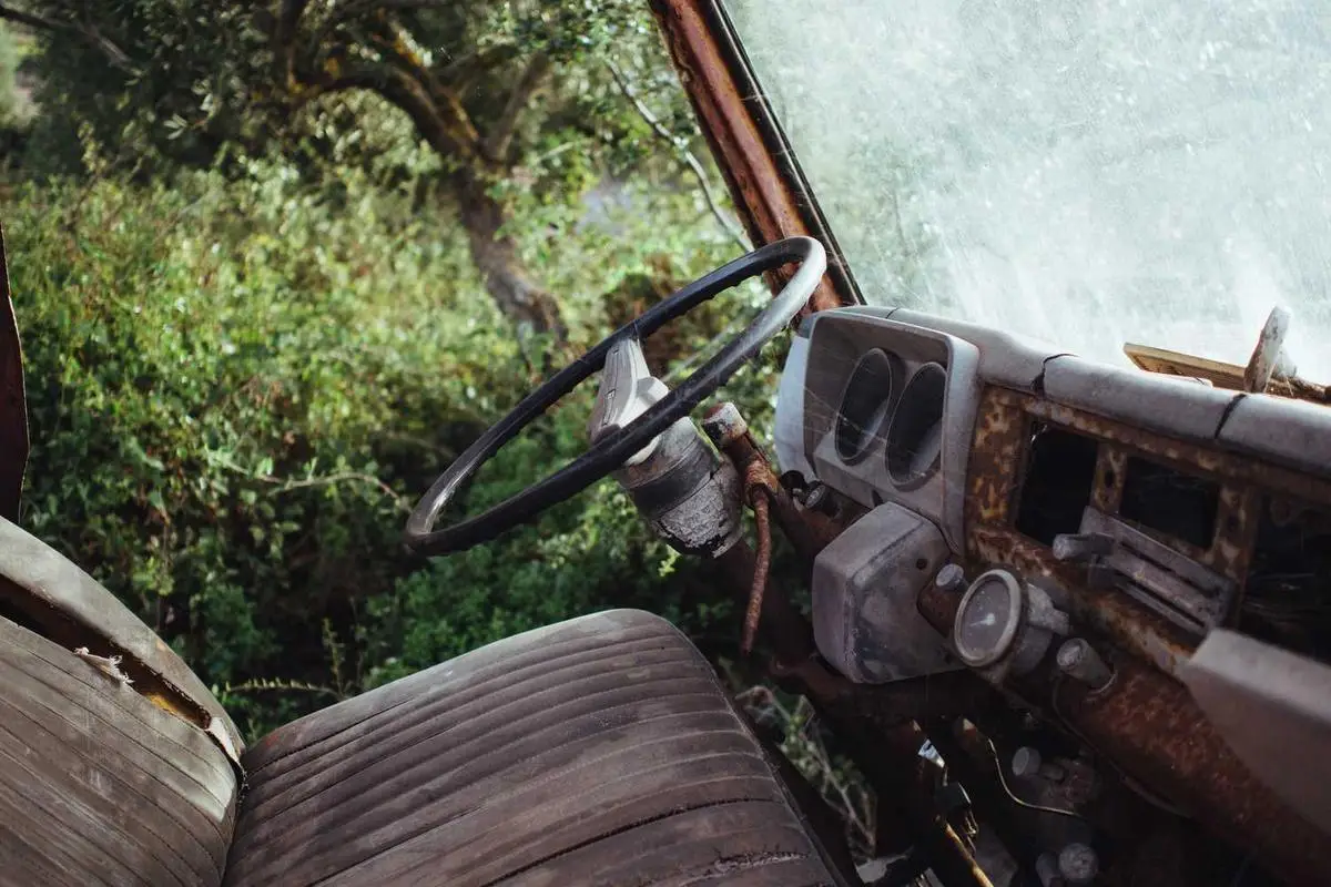 Impacto da IA na composição musical em 2025: Tendências